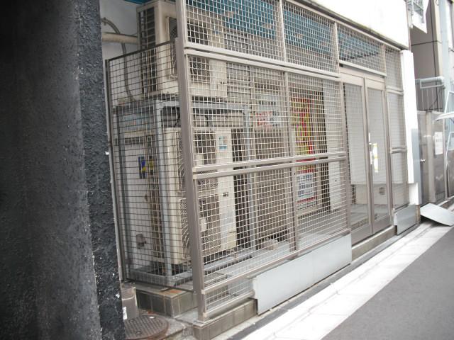 【世田谷大蔵店】某携帯ショップ 防犯対策の為のフェンス設置工事施工後