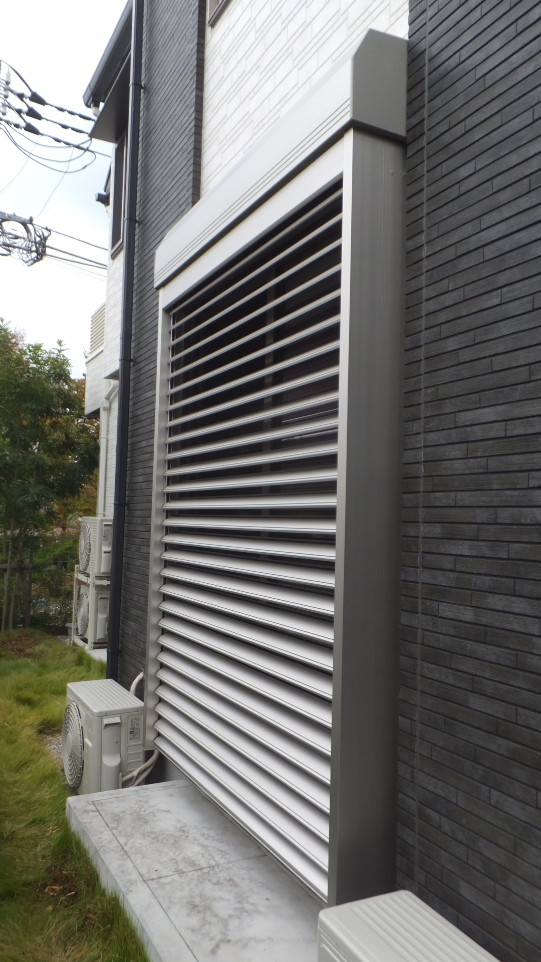 「世田谷大蔵店」シャッターの上にシャッターを!?シャッター交換工事施工後