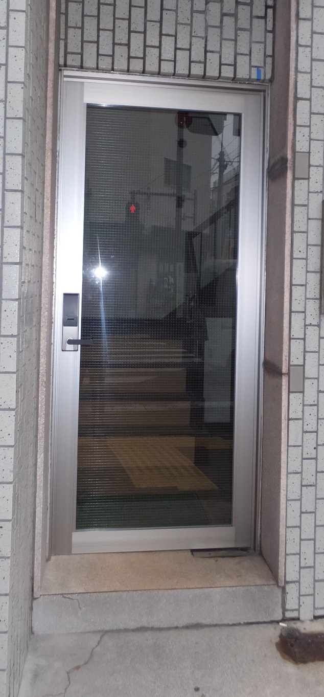 【世田谷大蔵店】ドア交換で安心を。施工後