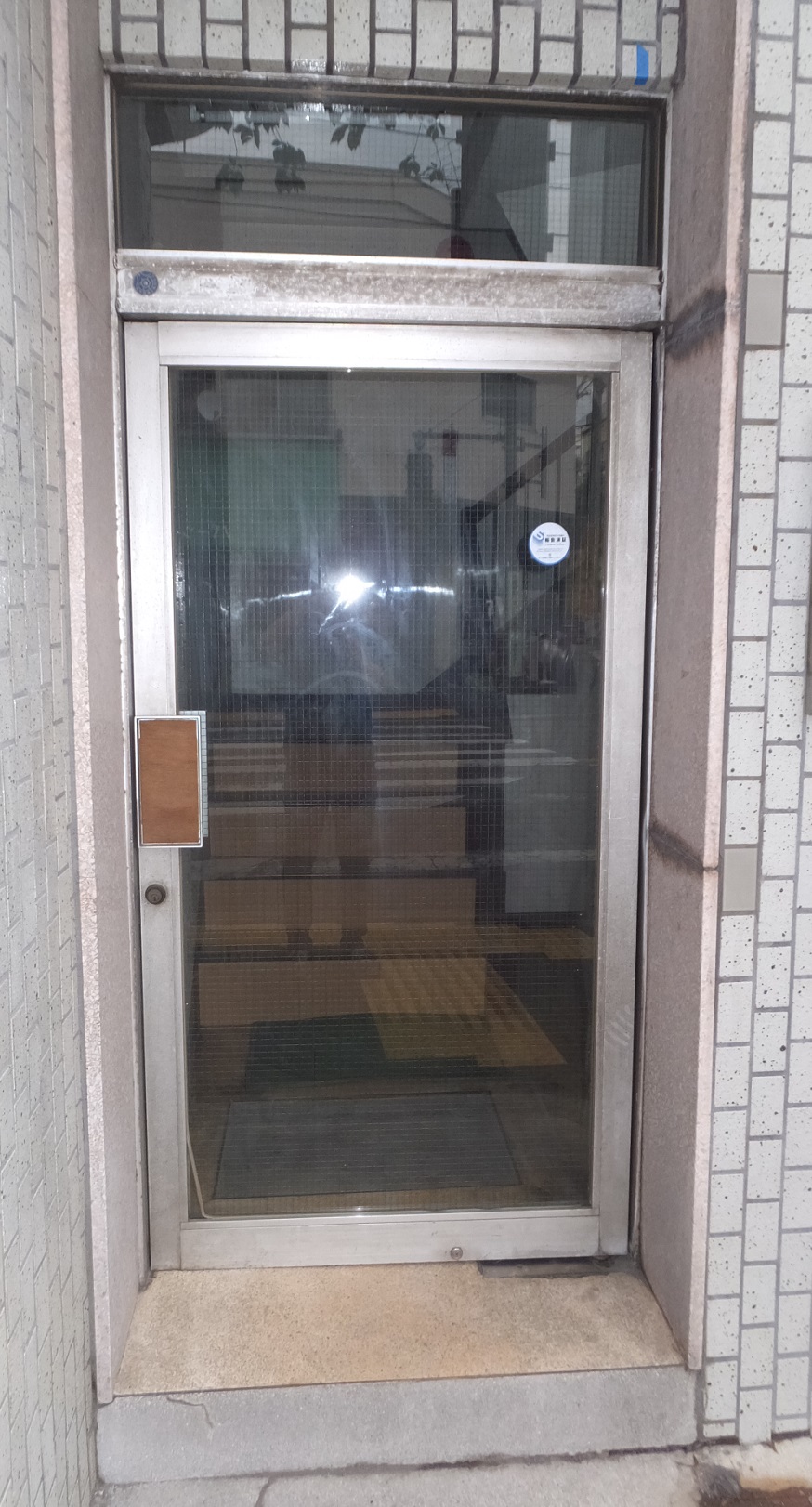 【世田谷大蔵店】ドア交換で安心を。施工前